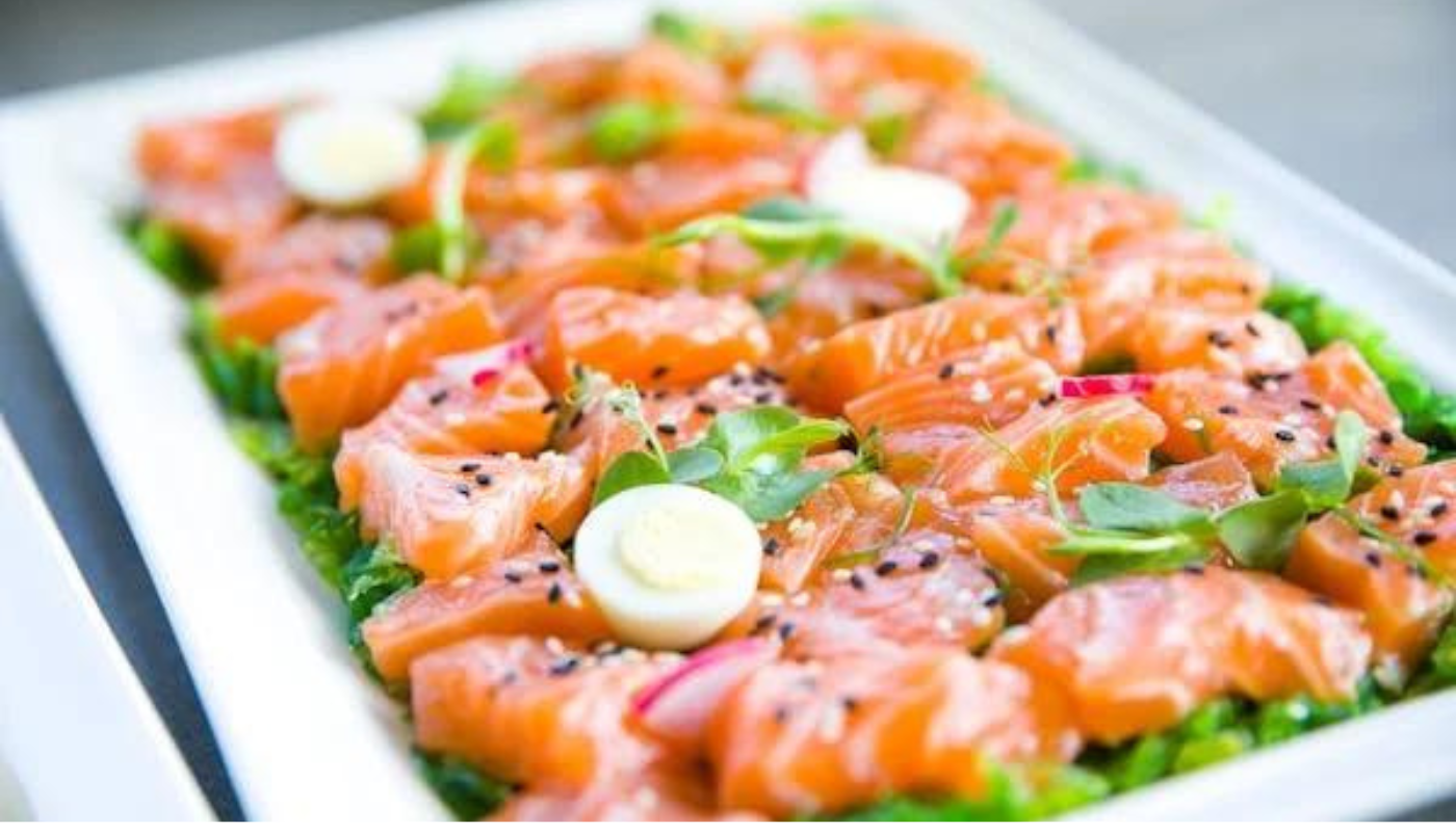 Salmon meat contains many natural fats that are good for health.